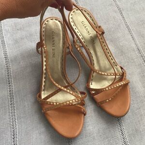 Gianni Bini NWOT peach and gold strapped heels.